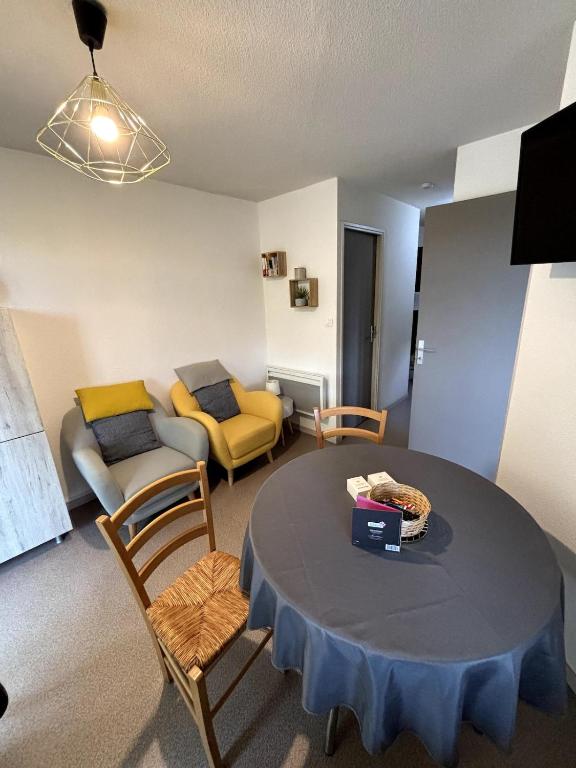 Appartement T2 - Cosy 400m des thermes - Bed and Breakfast Cazaubon