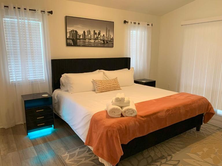 The Elegant Suite - B&B Cape Coral
