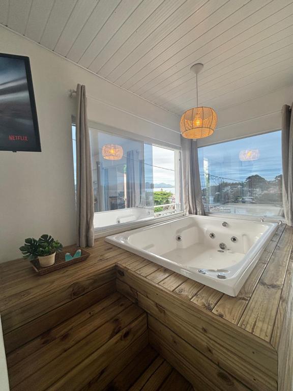 Jacuzzi Privativa e Vista Mar - Apto Tartaruga - B&B Florianópolis