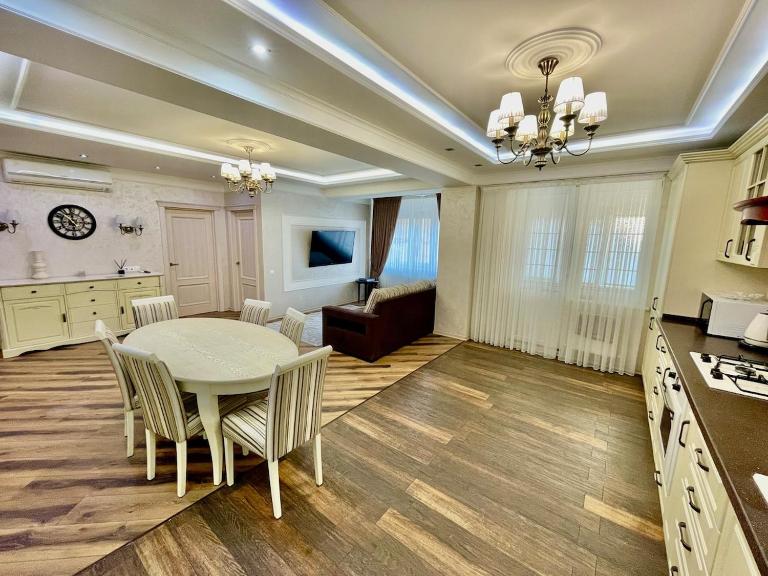 City Center Circus Apartments - Bed and Breakfast Chisinau