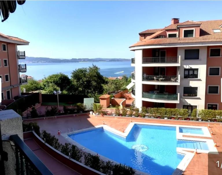 Apto en Urbanizacion Isla de Ons con garaje, piscina y vistas al mar - B&B Sanxenxo