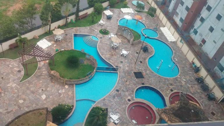 Flat em Caldas Novas no Golden Dolphin Supreme e próx Shopping Singapura com Utensílios e conforto - Chambres d'hôtes Caldas Novas