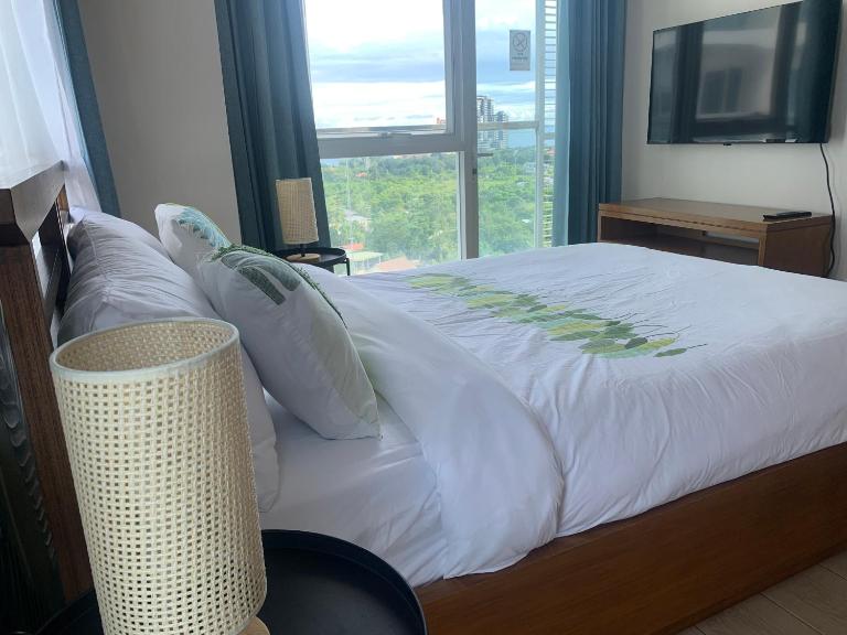 Two 2 Bedroom Apartment in Mactan Newtown Cebu - Chambres d'hôtes Lapu-Lapu City