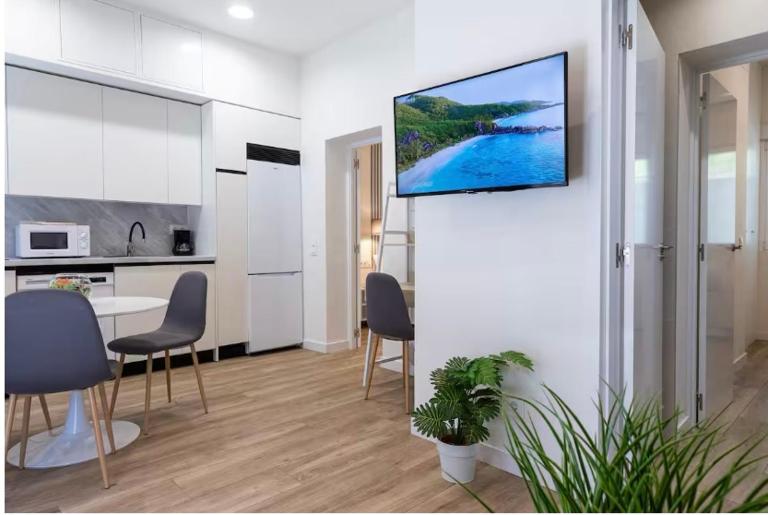AR Ventas, 2 Hab, 2 Baños, Moderno bien Comunicado con Todo Cerca - Ferienwohnung Madrid
