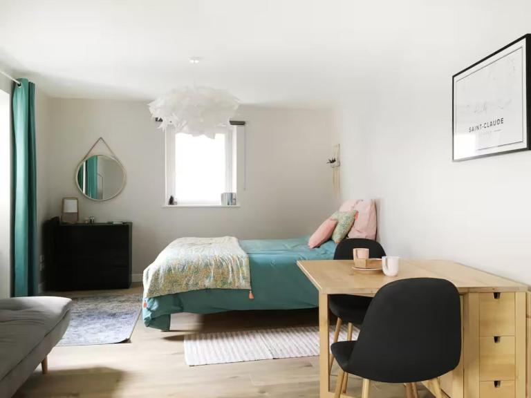 Joli studio zen et cozy au coeur de Saint Claude - B&B Saint-Claude