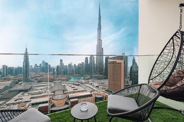 High-Floor Luxe 2BR Stunning Burj Khalifa & Fountain Views Direct Dubai Mall Access - B&B Dubai