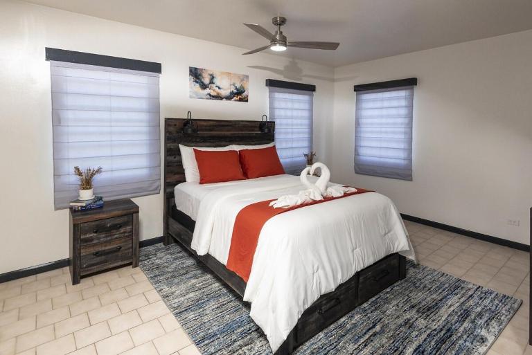 Deany's Uptop Luxury Suite - Bed and Breakfast The Valley