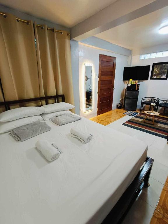 EJ's Guesthouse - Legazpi City - B&B Legaspi City
