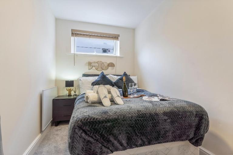 2 Bed Serviced Apartment in Surrey - Bed and Breakfast Redhill