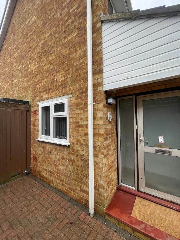 Spacious 3 Bedroom Home in Bletchley - B&B Bletchley