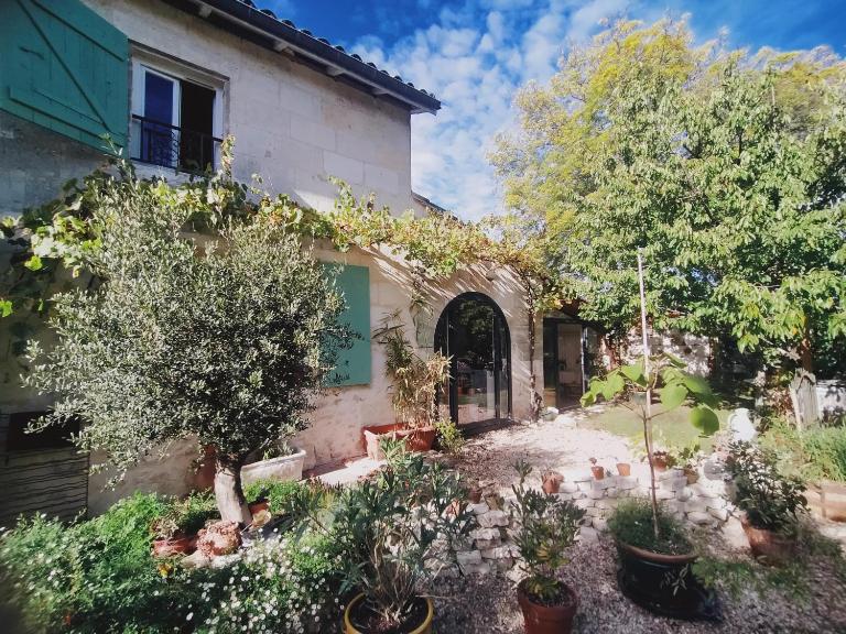 Gîte Jardin Du Chay - Bed and Breakfast Galgon
