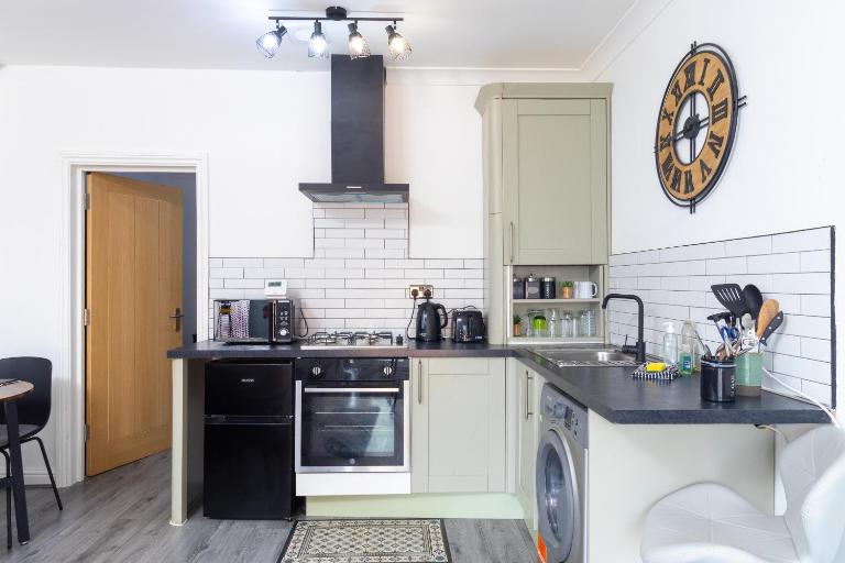Flat 1L, Willow Brook, Private Parking, WiFi, Smart TV - B&B Bedworth