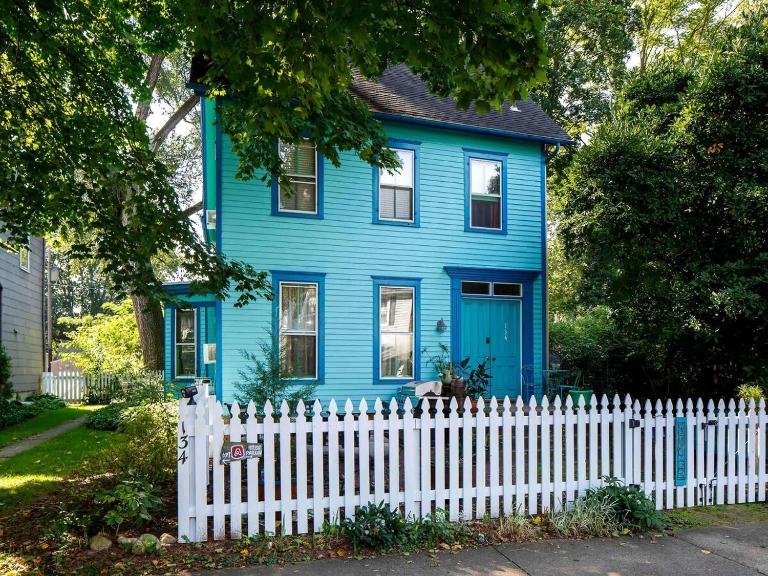 The Blue House in Bucks County, PA - B&B Riegelsville