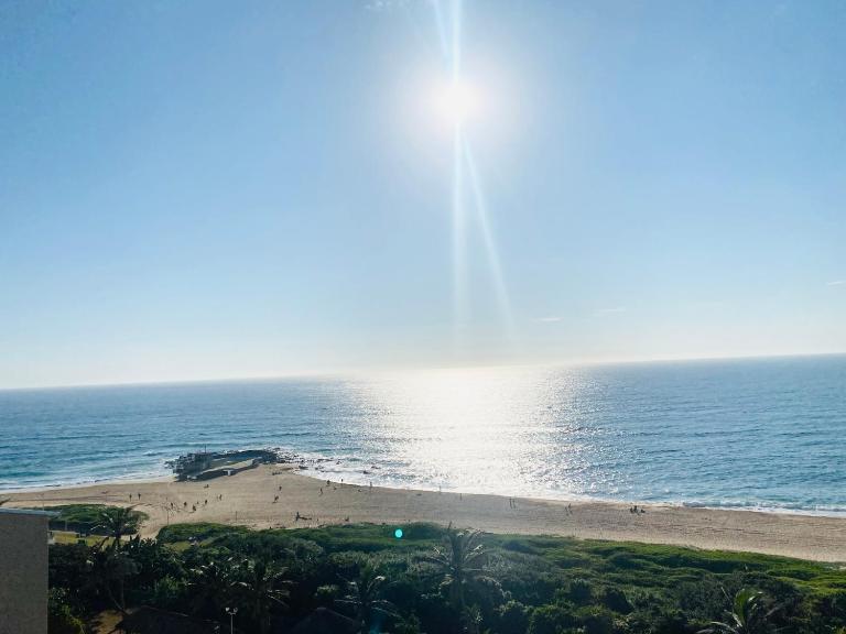 Beach Front Holiday Apartment, Stella Maris, Beach Road, Amanzimtoti - B&B eManzimtoti