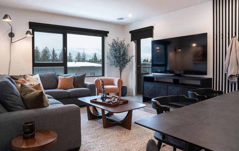Knuckle Hucks by Revelstoke Vacations - B&B Revelstoke