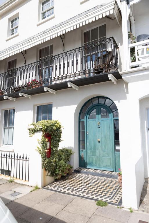 Beautiful Beachfront Townhouse - B&B Saint Leonards-on-Sea