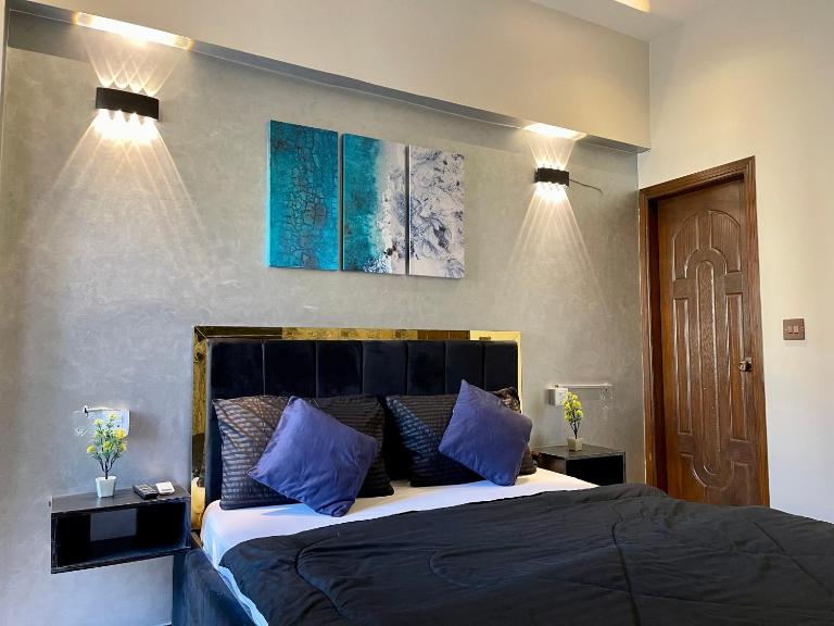 Comfortable 1 & 2 Bedroom Apartment in DHA by Virani - B&B Karachi