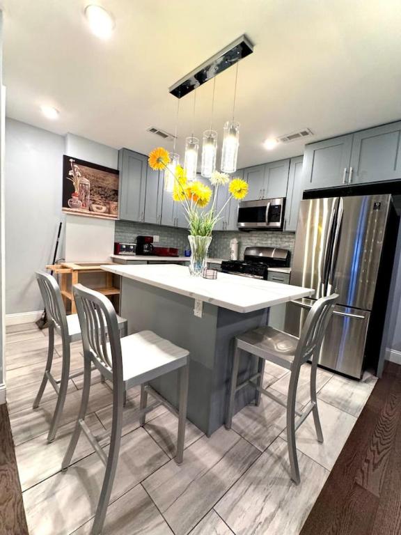 Magic Gardens 2BD Apt in Center City - Chambres d'hôtes Philadelphie