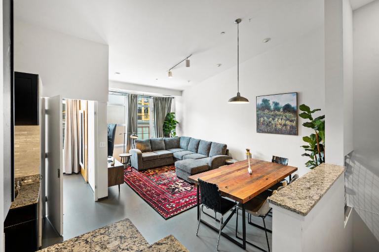 Furnished Loft Style Apartment in Southend - Chambres d'hôtes Boston
