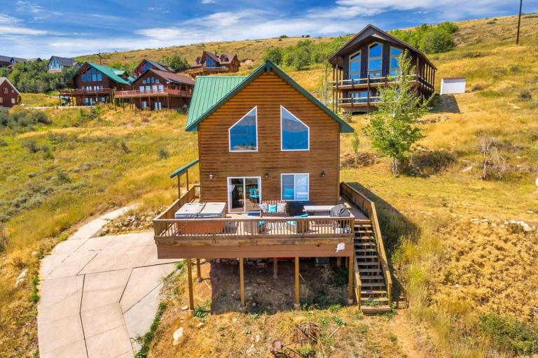 Raspberry Patch View- New Listing with new hot tub - B&B Garden City