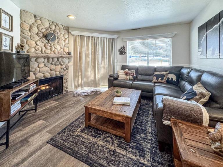 Inn Building Condo 112, updated beautiful condo - B&B Garden City