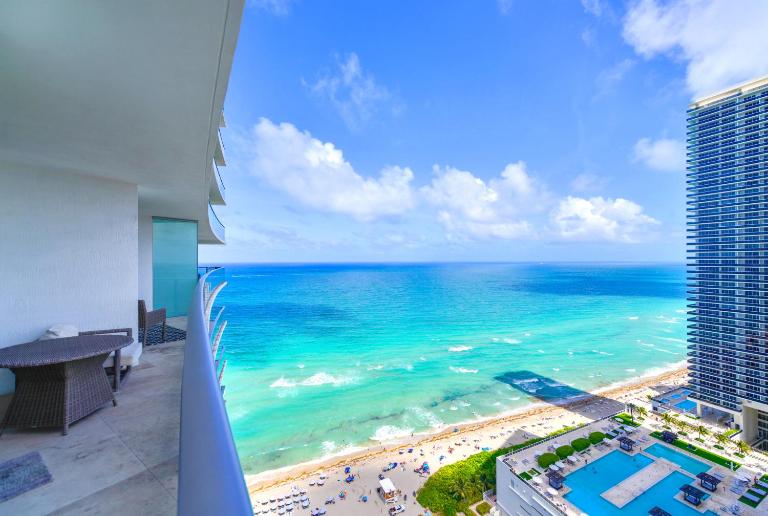 Sun and Beach Closer of You! Condo All-In - B&B Hollywood