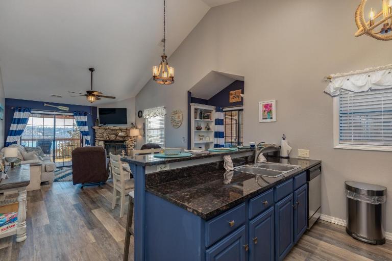 2BR Village At Indian Point 1212 near SDC - Free Tickets Daily up to $500 - B&B Branson
