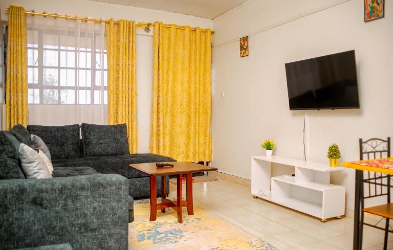 Blue House - Ferienwohnung Lwero