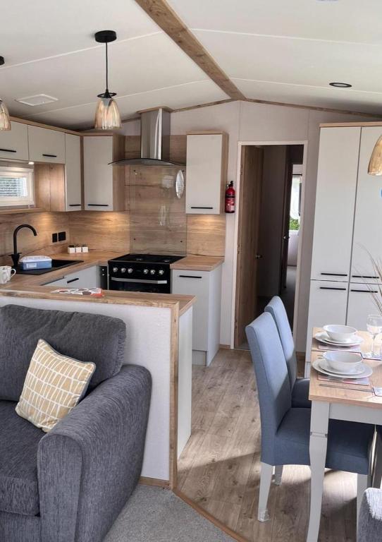 Hafan y Mor Park 3-Bed Caravan Sleeps 8 Pets Ok - B&B Pwllheli