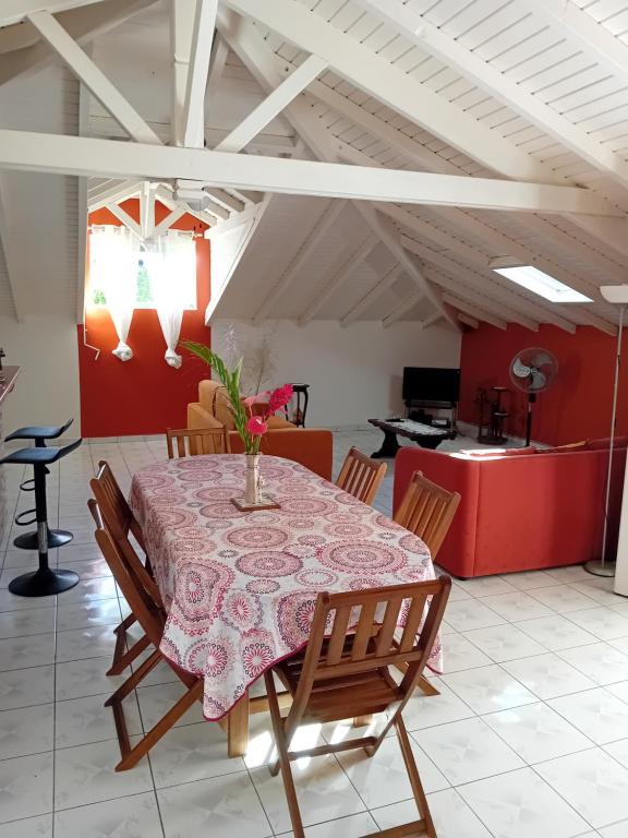 Haut de Villa LA FLEUR DE CANNE - Ferienwohnung Lamentin