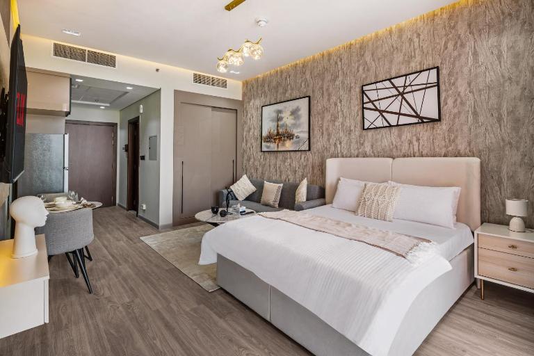 Upscale Studio in Binghatti Crystals DSO - Chambres d'hôtes Dubaï