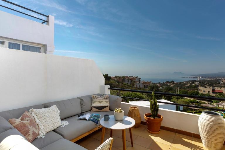 Sun-Soaked Home - Panoramic Sea View, Pool, Parking - Bed and Breakfast Manilva
