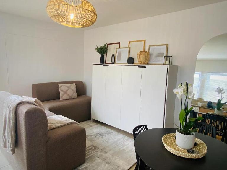 Stylish one bedroom apartment close to the beach - B&B Langstrand