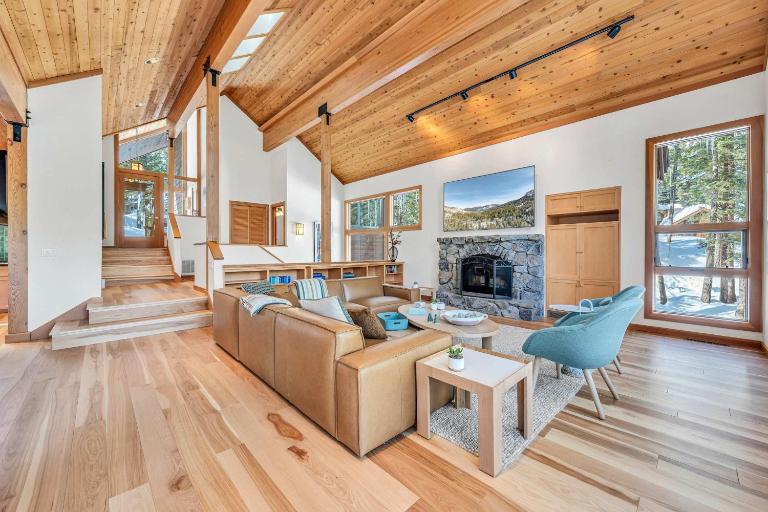 Pet-Friendly Home, Deck, 1 Mile to Alpine Meadows - B&B Alpine Meadows
