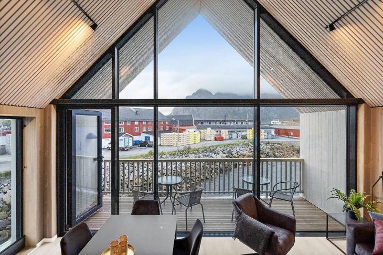 Beautiful waterfront apartment in Henningsvær - B&B Henningsvær