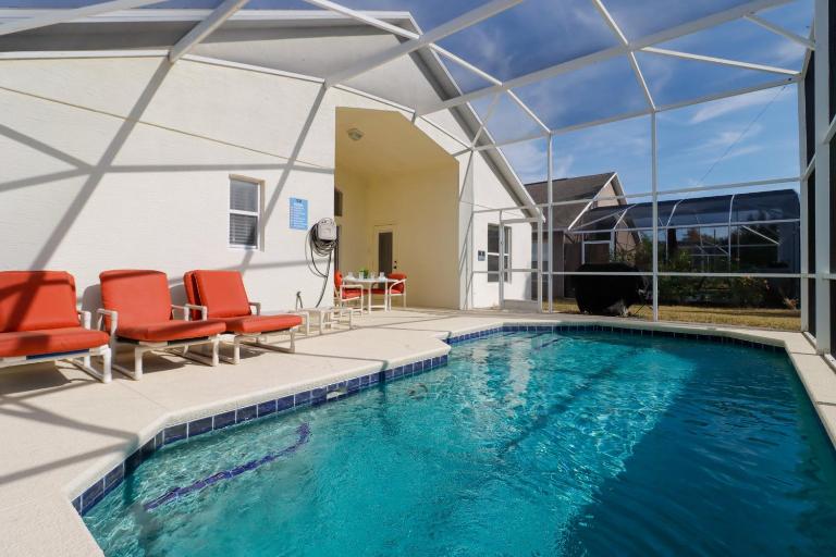 Family Friendly Vacation Home - Private Pool - Game Room - Nr Disney - Bed and Breakfast Davenport