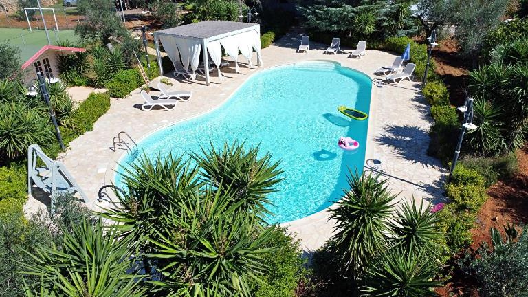 Villa Frande - Con Ampia Piscina E Campo Da Gioco Privato - Chambres d'hôtes Alessano