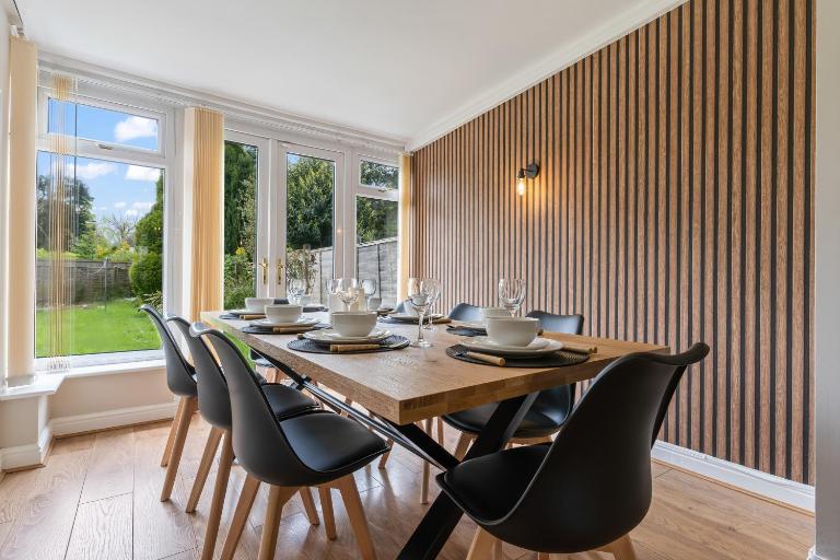 Central South Birmingham Home - 4 OR 6 Beds - Driveway Parking x2 - Edgbaston Moseley Pershore Road - Fantastic Equipped Home - NR Central Birmingham - O2 Academy - NIA - NEC - By Samina, ARZ Stays - B&B Birmingham