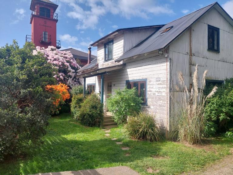 Hostal Pirineos - Bed and Breakfast Valdivia