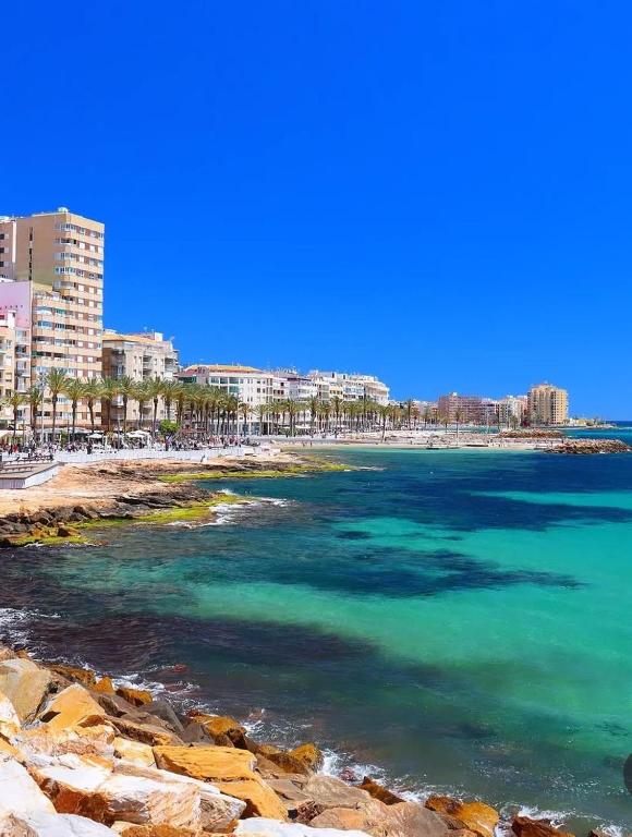 Costa de Verano Apartment with swimming pool in the center of Torrevieja - B&B Torrevieja