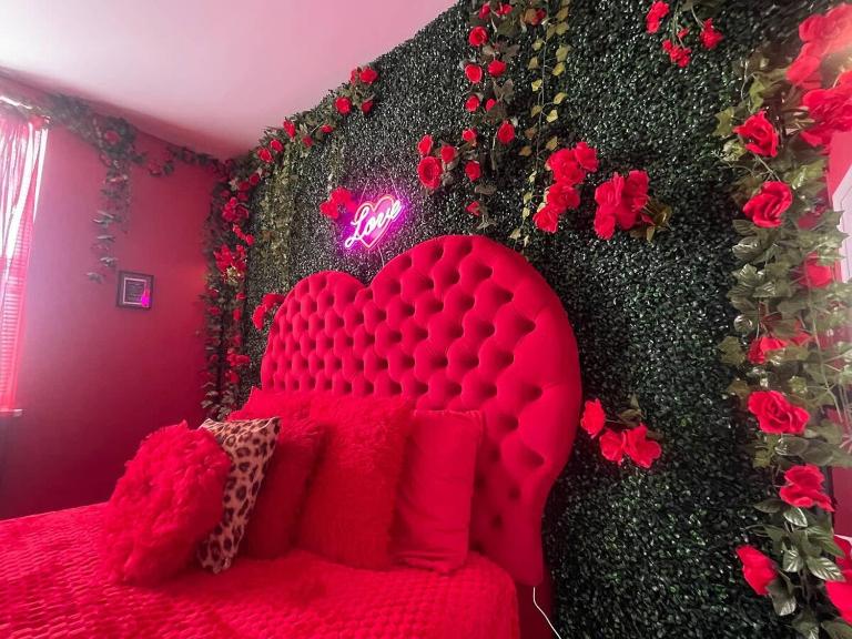 Wild Romance Hideaway 5 MIN Away from Downtown - Bed and Breakfast Philadelphia
