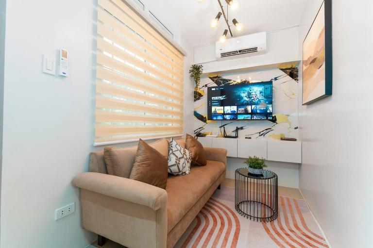 Modern Comfort at Unit 105 - B&B Batangas