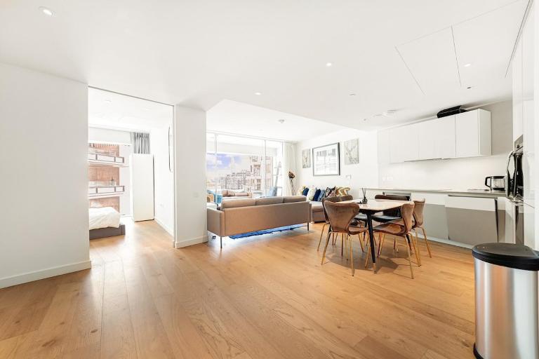 Spacious 3-bedroom with stunning Battersea views - B&B London