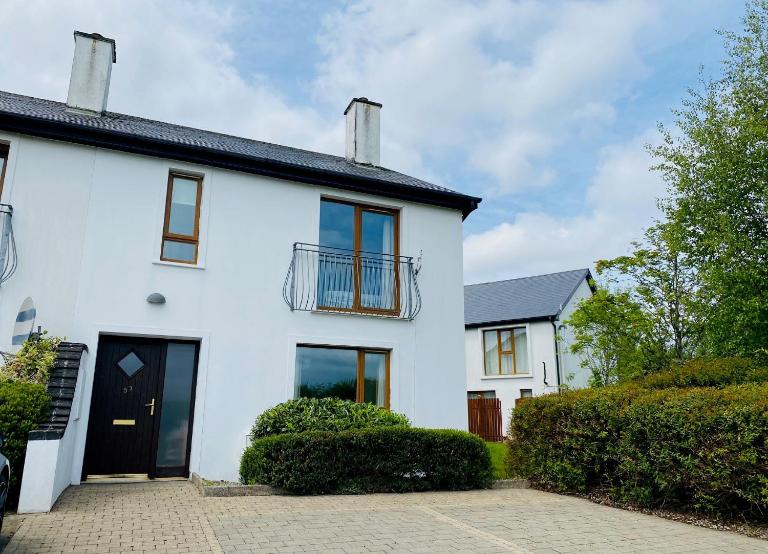 Modern home with 3 bedrooms and 3 bathrooms in Kenmare town - Chambres d'hôtes Kenmare