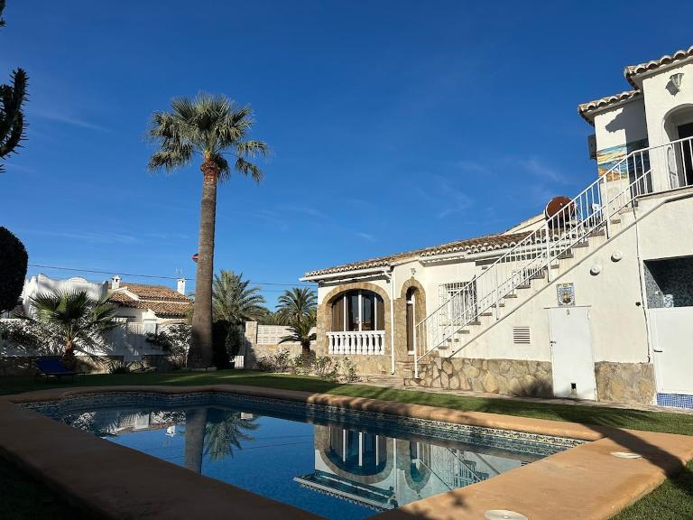 Chalet con piscina privada - B&B Vergel