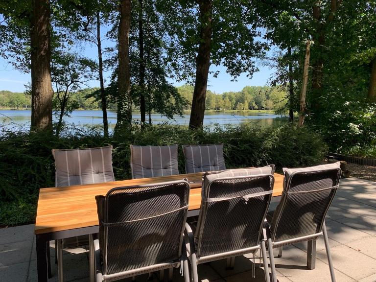 Forest lakehouse with Breathtaking Sauna - Chambres d'hôtes Lanaken