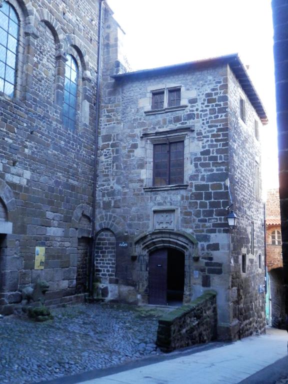 Studio indépendant contre la Cathedrale - Bed and Breakfast Le Puy-en-Velay