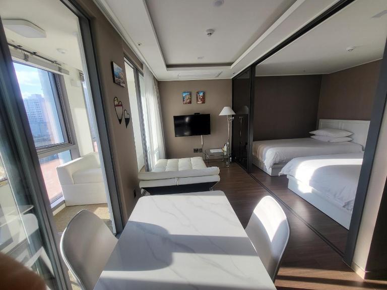 Family Hotel & Arbol - Bed and Breakfast Busan