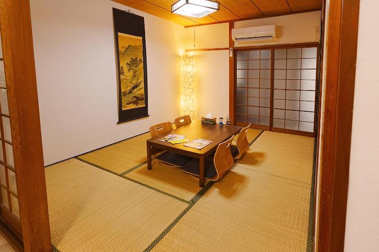 One house Kyobashi Station 5 minutes walking to great location - B&B Osaka