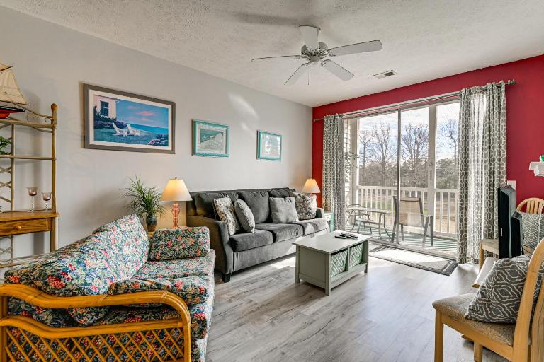 4 Mi to Ocean: Myrtle Beach Condo w/ Resort Perks - B&B Myrtle Beach